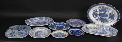 Lot 13 - A collection of blue and white earthenware...
