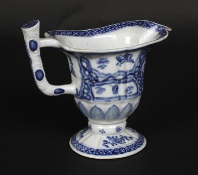 Lot 25 - An 18th century Chinese blue and white...