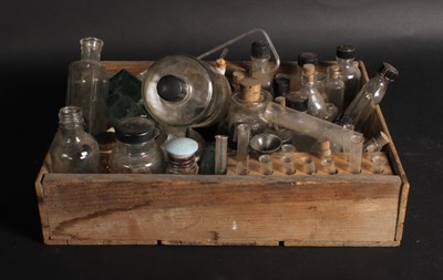 Lot 685 - A collection of assorted antique and vintage...