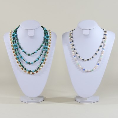 Lot 67 - A coloured cultured pearl necklace, with an 18 carat gold clasp