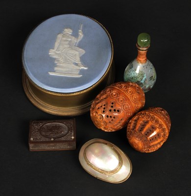 Lot 176 - A collection of items, to include hand carved...