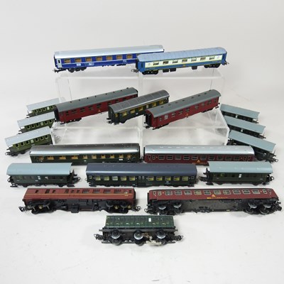 Lot 517 - A collection of Marklin HO gauge model train...