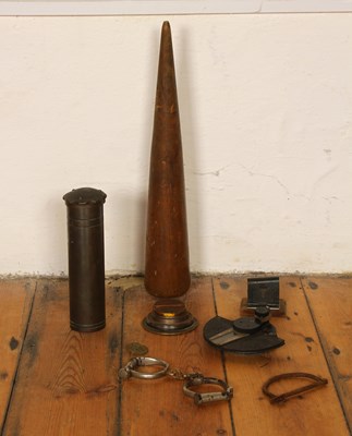 Lot 719 - A collection of items to include a wavemaster...