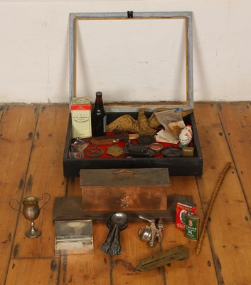 Lot 647 - A mixed lot, including a pearl optic, tobacco...