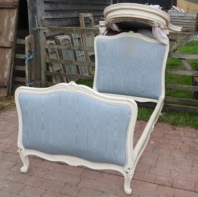 Lot 41 - An early 20th century French style cream painted bed