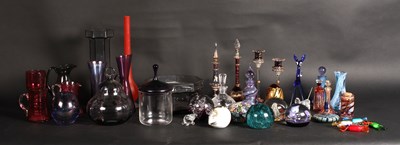 Lot 717 - A collection of glassware, including...