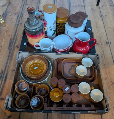 Lot 728 - A collection of stoneware, including Hornsea...