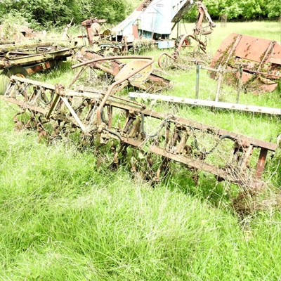 Lot 567 - A tractor mounted sugar beet hoe