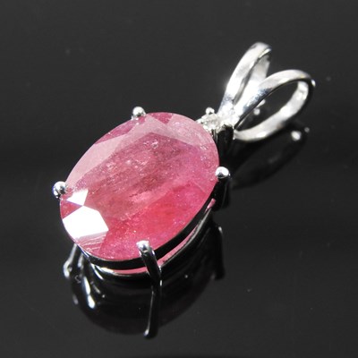 Lot 31 - A large 18 carat white gold ruby and diamond...