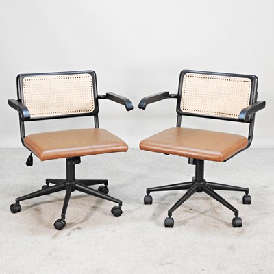 Lot 114 - Two modern swivel office chairs (2)