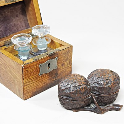 Lot 27 - A pair of early 20th century perfume bottles,...