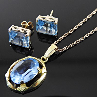 Lot 240 - A 14 carat rolled gold pendant on a fine...