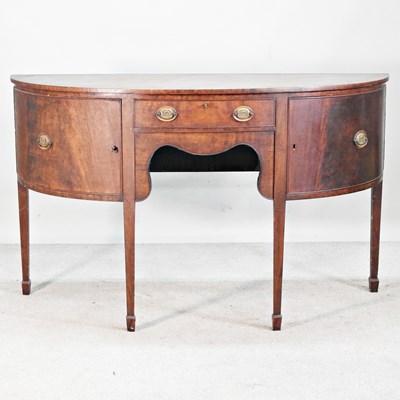Lot 363 - An early 20th century mahogany bow front...