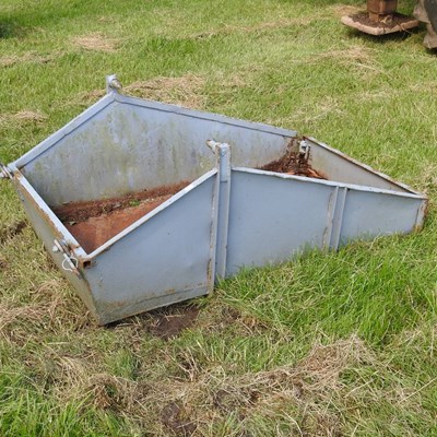 Lot 581 - A Massey Ferguson tractor mounted work box