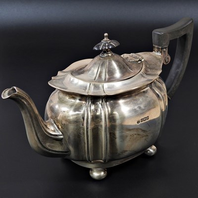 Lot 1 - An Edwardian silver teapot, of oval shape,...