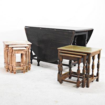 Lot 584 - A 1920s oak gateleg dining table, 120cm wide,...