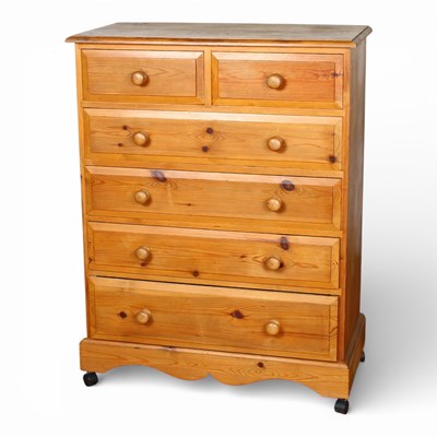 Lot 593 - A pine chest of drawers