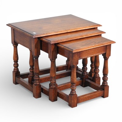 Lot 587 - A nest of three oak occasional tables