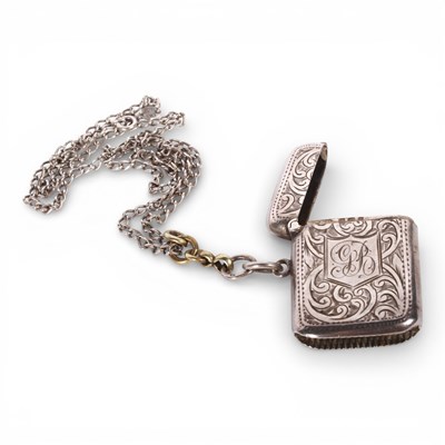 Lot 64 - A Victorian silver vesta case and chain, 28g