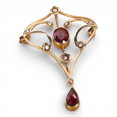 Lot 2 - An Edwardian 9 carat yellow gold Art Nouveau...