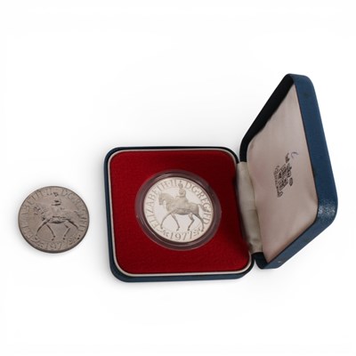 Lot 80 - A 1977 silver proof crown, cased, together...