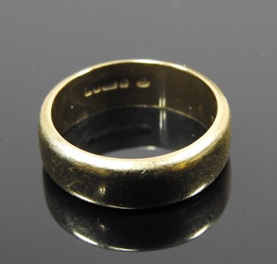 Lot 14 - An 18 carat gold wedding band, of plain design,...