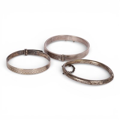 Lot 76 - A collection of three silver bangles, 20.6g
