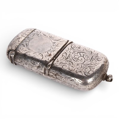 Lot 62 - A 1916 silver sovereign and vesta case, 32g