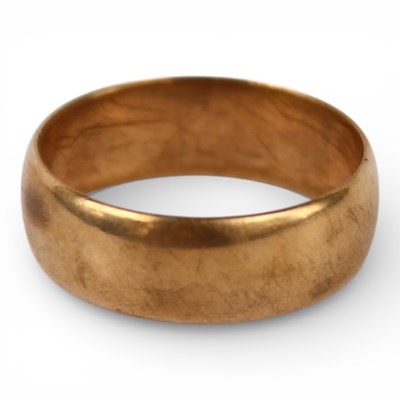 Lot 15 - A 9 carat yellow gold wedding band, 4.6g