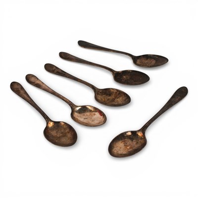 Lot 39 - A set of six silver teaspoons, 76g