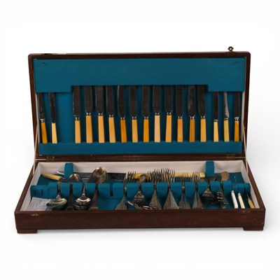 Lot 81 - A canteen of silver-plated cutlery