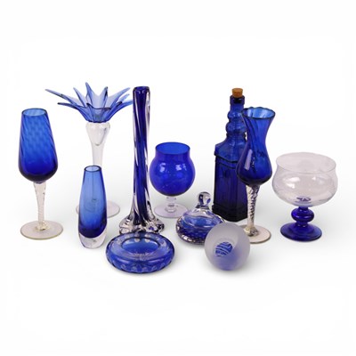 Lot 195 - A collection of mixed blue coloured glassware