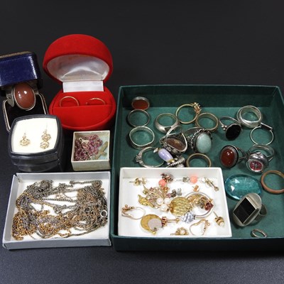 Lot 321 - A collection of dress rings, earrings and...