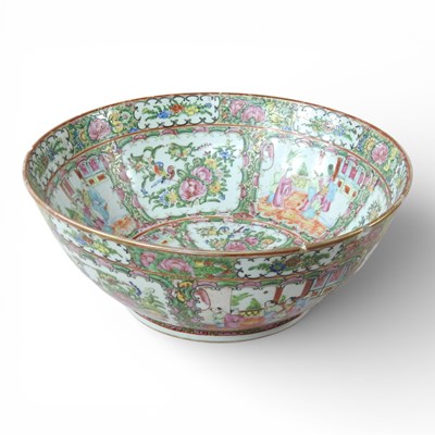 Lot 212 - A large 19th century Chinese Canton porcelain...