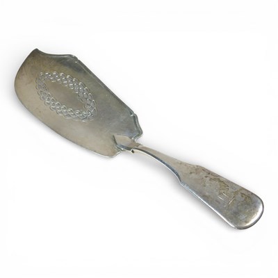 Lot 146 - A George III silver fiddle pattern fish server,...