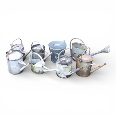 Lot 159 - A collection of galvanised watering cans