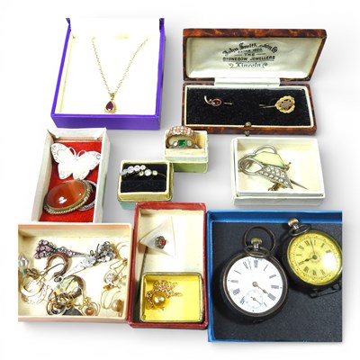Lot 535 - A 9 carat gold pendant necklace, cased,...