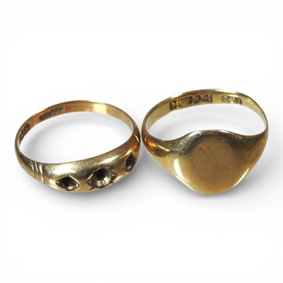 Lot 96 - A 9 carat gold signet ring, 2.4g, size S,...