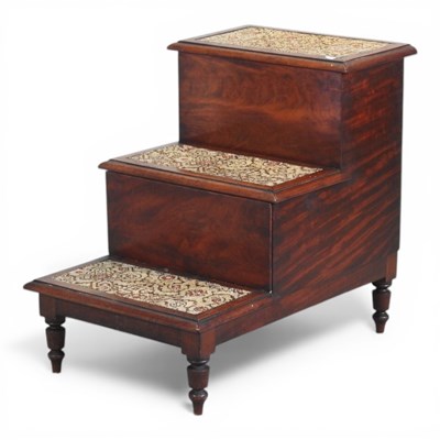 Lot 580 - A set of Victorian mahogany steps
