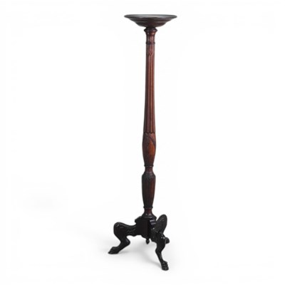 Lot 599 - An early 20th century carved mahogany...