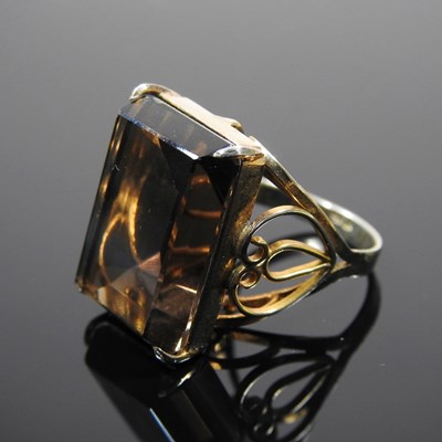 Lot 64 - A gold plated quartz dress ring, size O, boxed