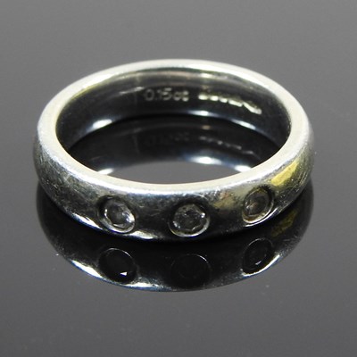 Lot 109 - A 9 carat white gold and diamond set ring,...