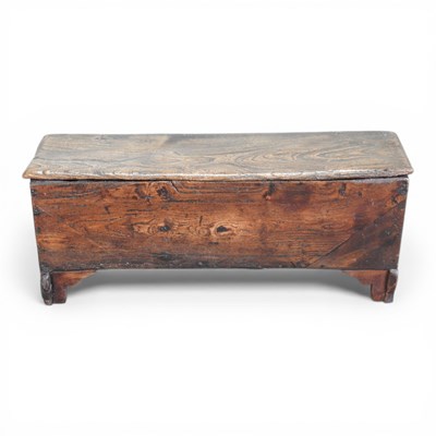 Lot 5 - A 17th/18th century elm six plank coffer,...