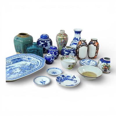 Lot 537 - A collection of Chinese and oriental porcelain,...