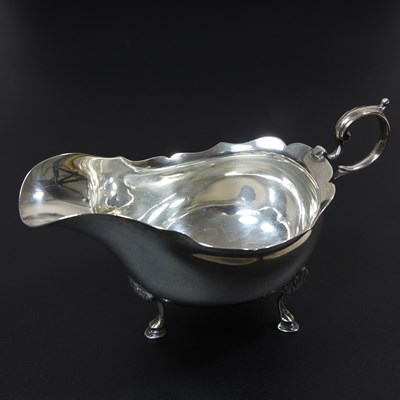 Lot 350 - An Edwardian silver sauce boat, of helmet...