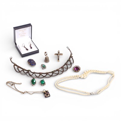 Lot 57 - A collection of mixed jewellery to include a...