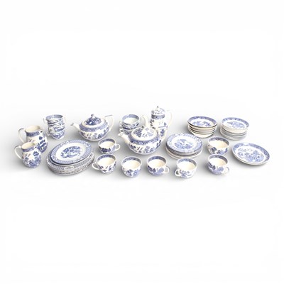 Lot 641 - A blue and white pottery dinner service