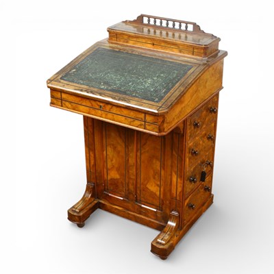 Lot 439 - A Victorian walnut Davenport desk, 91x55x58cm.