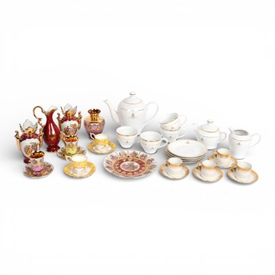 Lot 699 - A collection of porcelain including a tea...