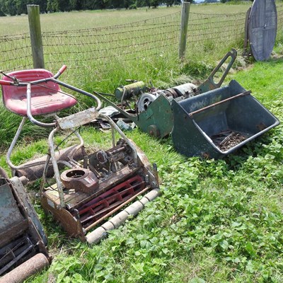 Lot 609 - A petrol driven lawnmower